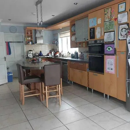 Holiday home Getaway - 3 Bedroom House Suitable For Families *
